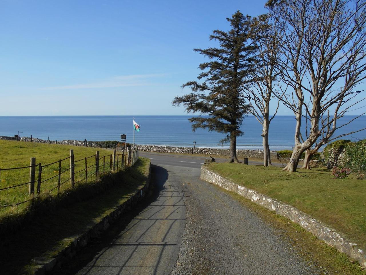 Hendre Clochydd Hall Llanaber Exterior photo